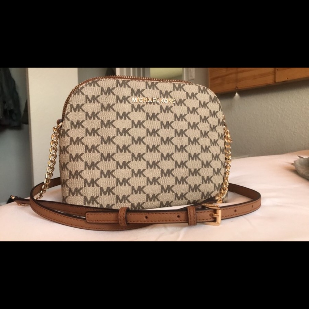 Michael Kors chain leather purse